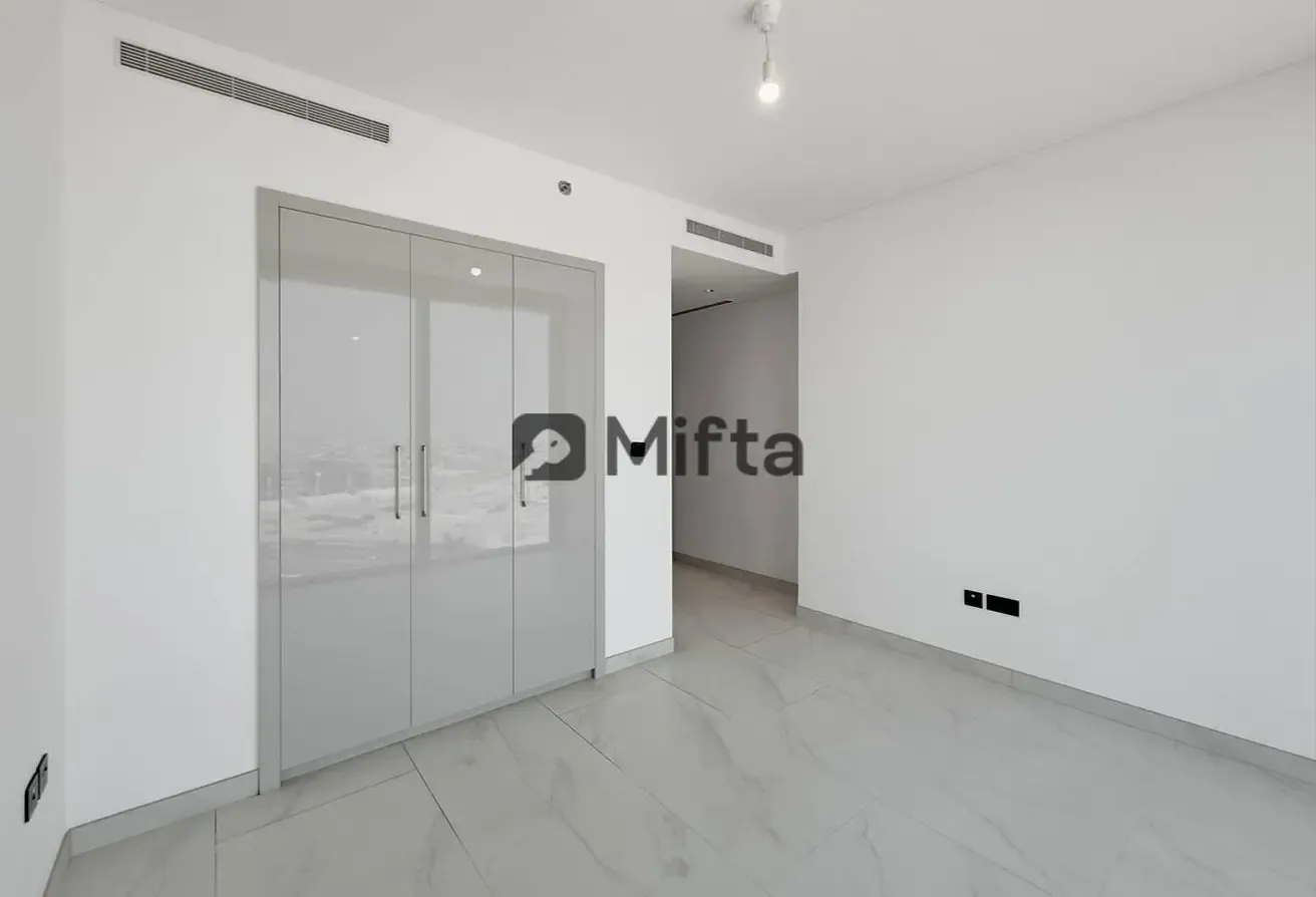 2.5% Commission | Bright and Spacious | 3 BR