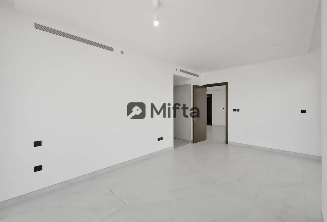 2.5% Commission | Bright and Spacious | 3 BR