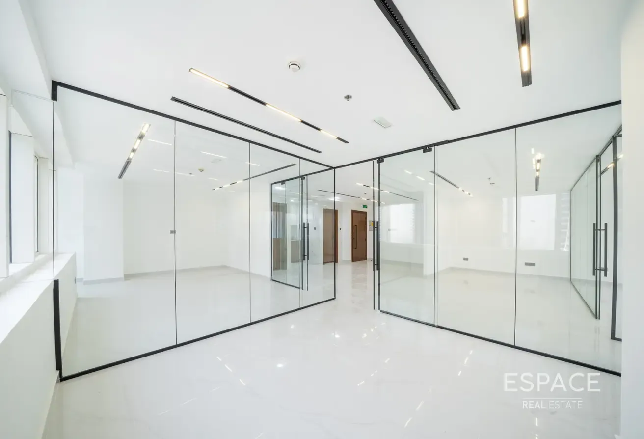 Turn-Key Office | Corner Unit | High Floor