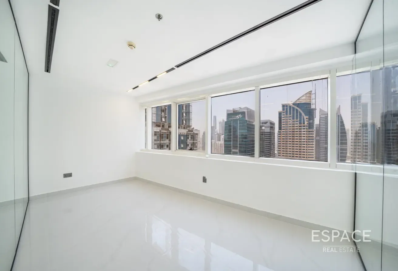 Turn-Key Office | Corner Unit | High Floor