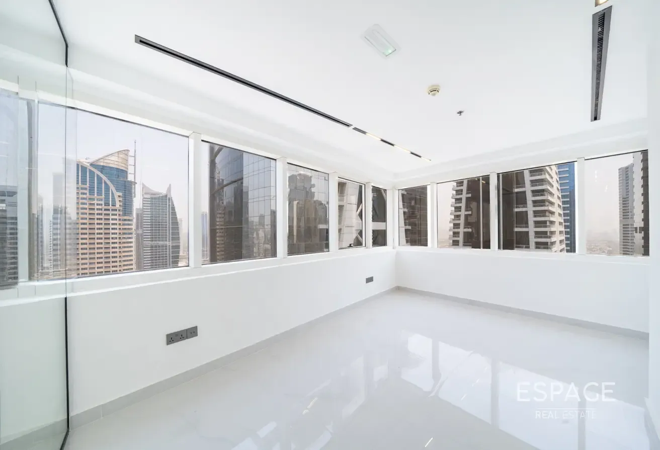 Turn-Key Office | Corner Unit | High Floor