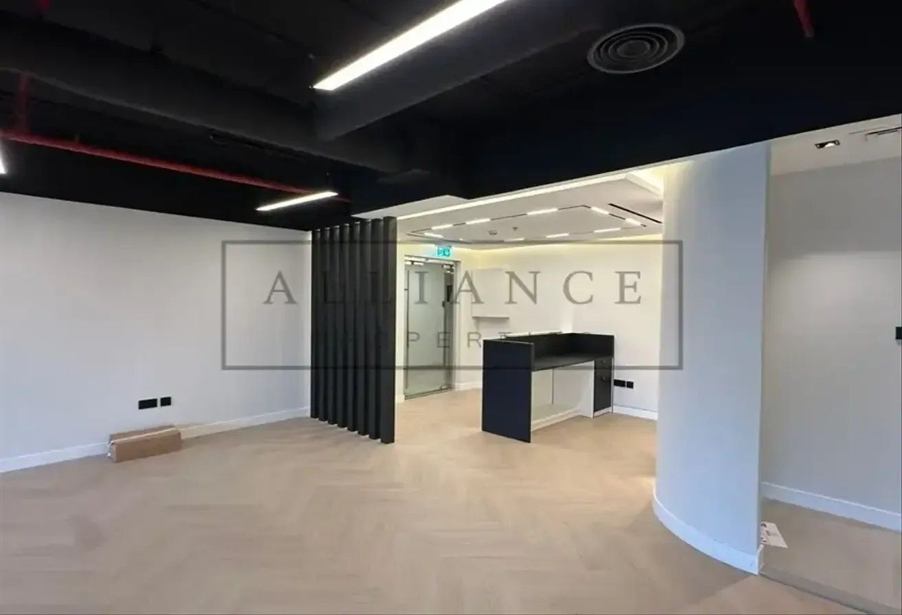 3 Partitions | Pantry | Rented | High floor