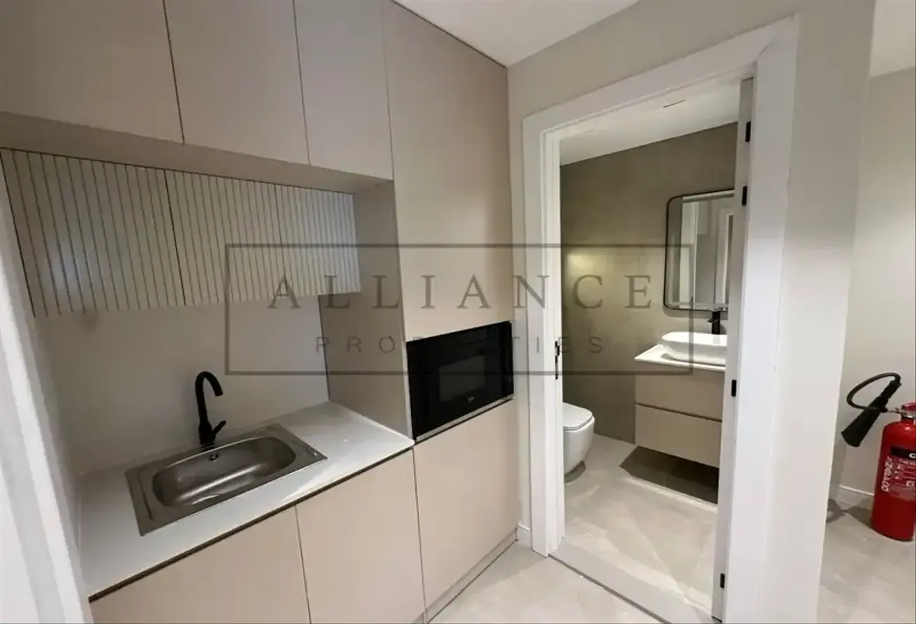 3 Partitions | Pantry | Rented | High floor