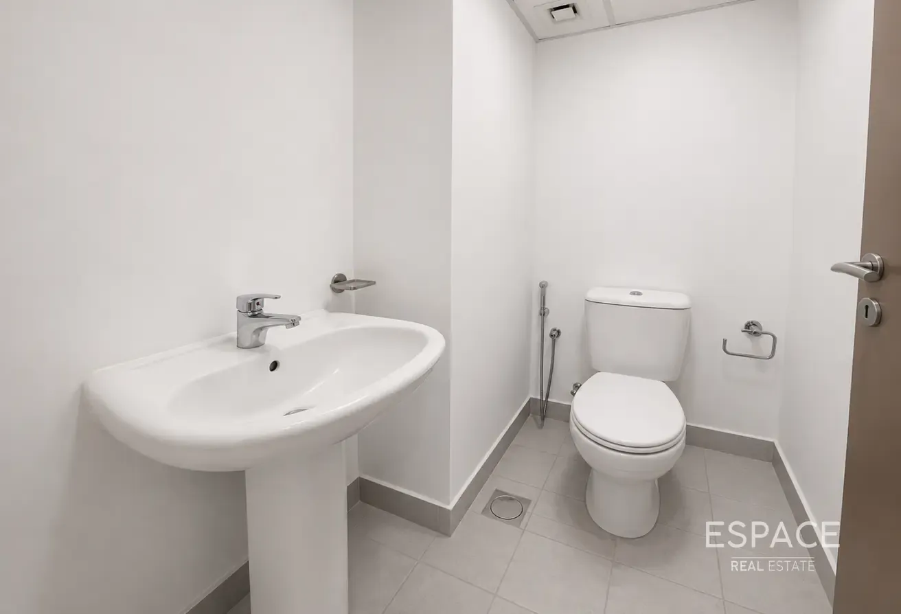 Tenanted | Prime Location | Lake View