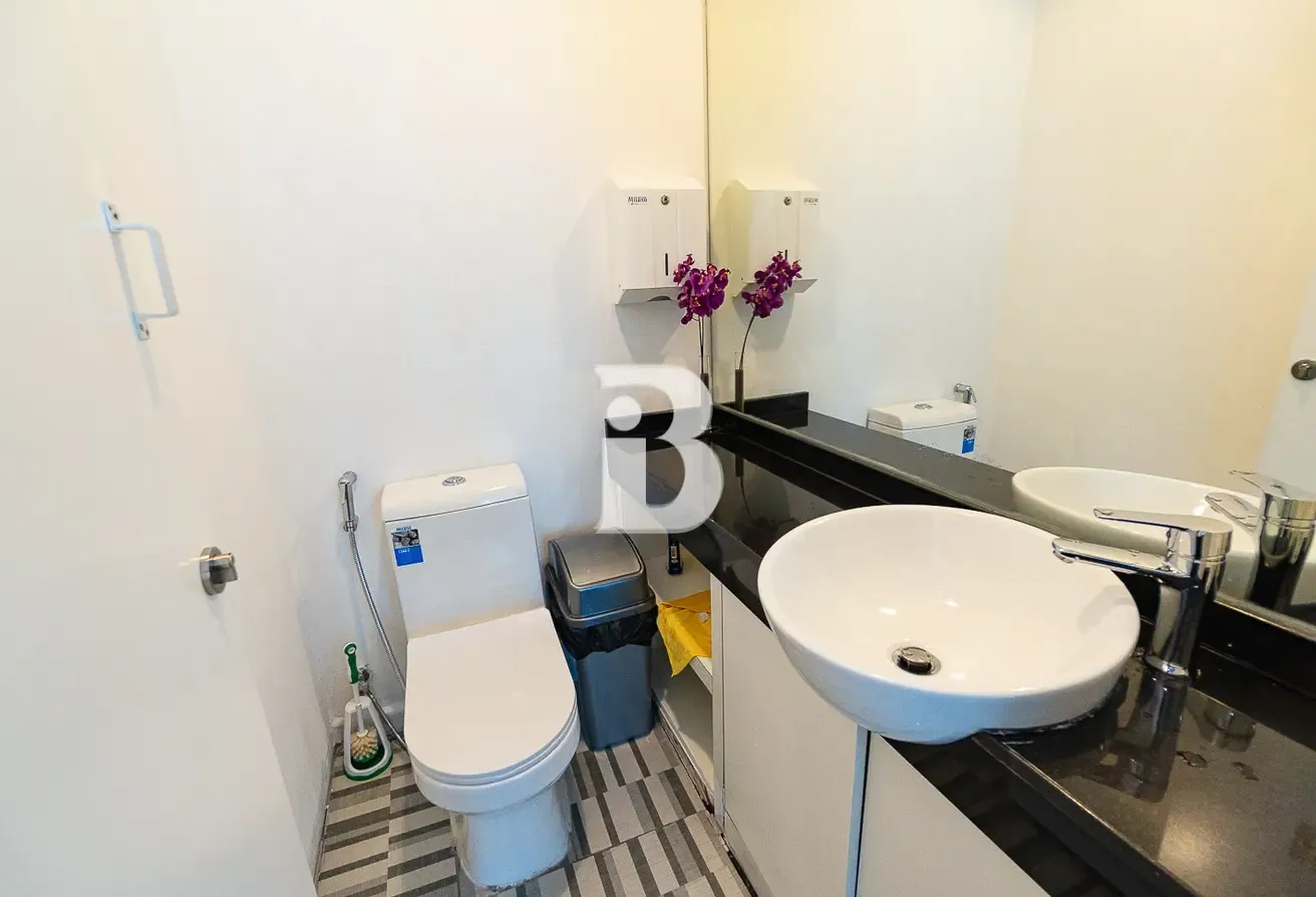 FURNISHED | CANAL VIEW | HIGH END UNIT | VOT