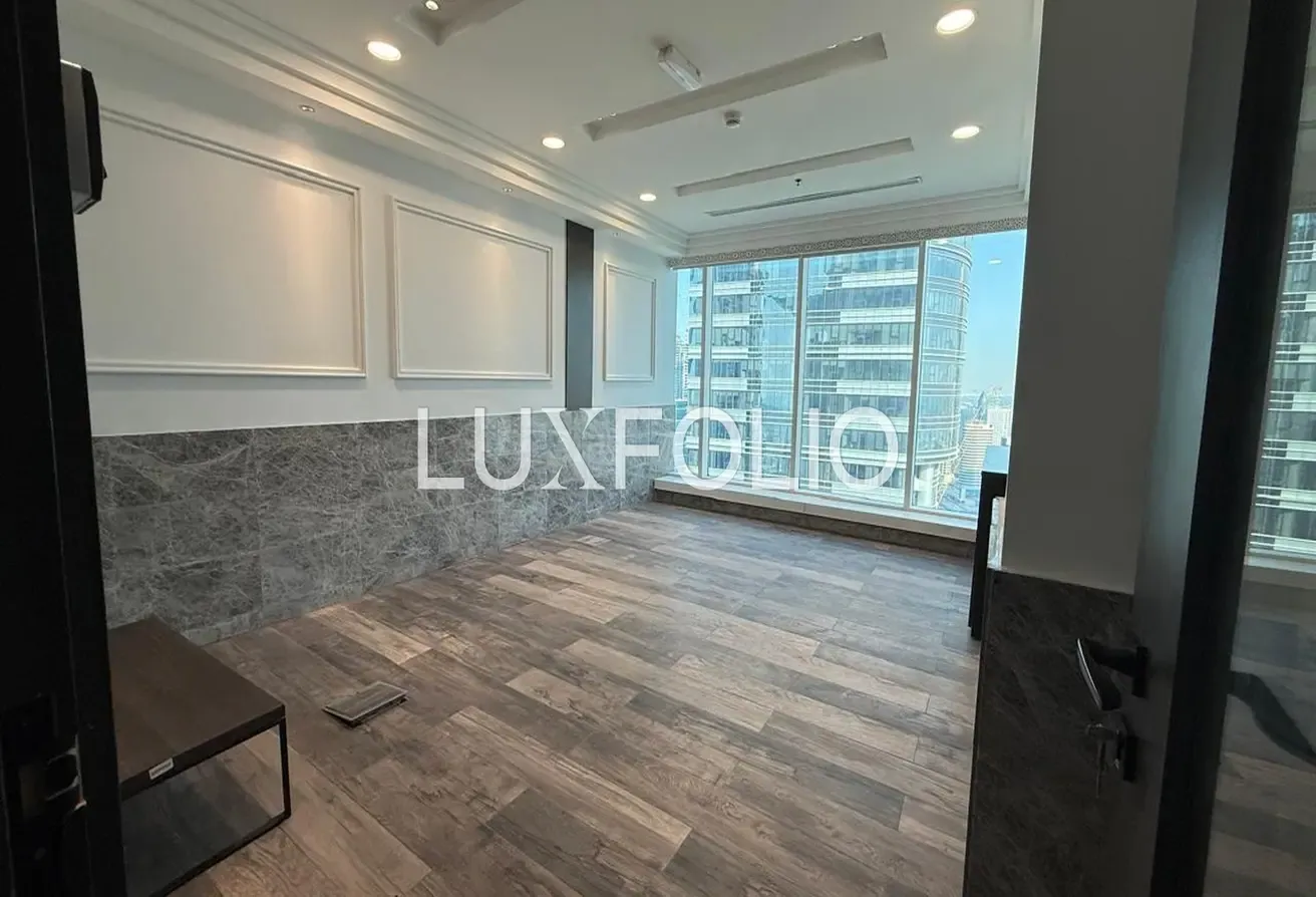 Exclusive Office Space | Vacant | 7 Parkings