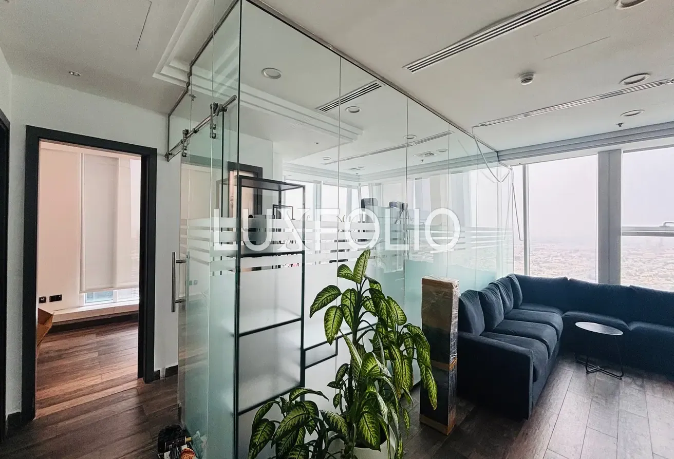 Exclusive Office Space | Vacant | 7 Parkings