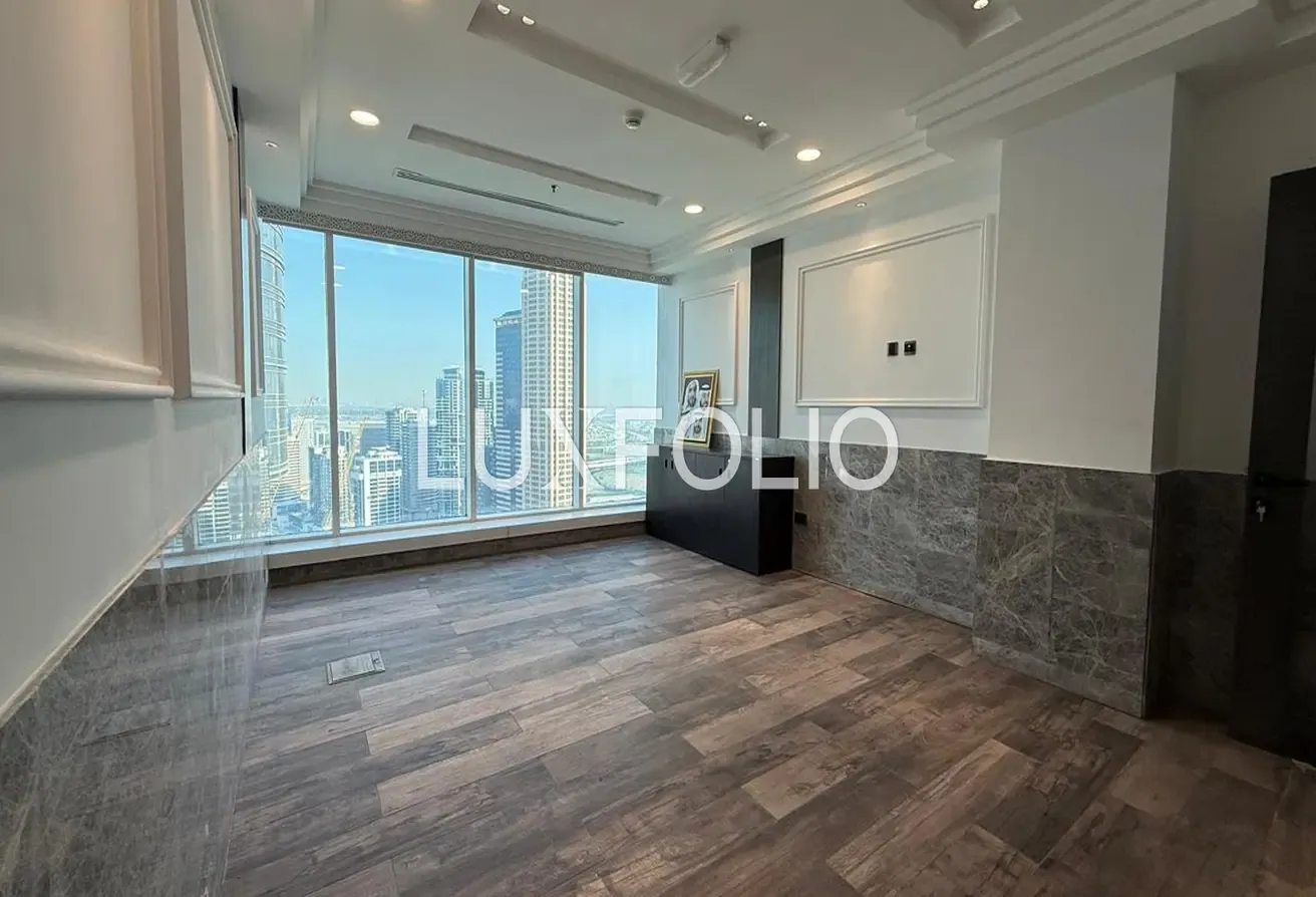 Exclusive Office Space | Vacant | 7 Parkings