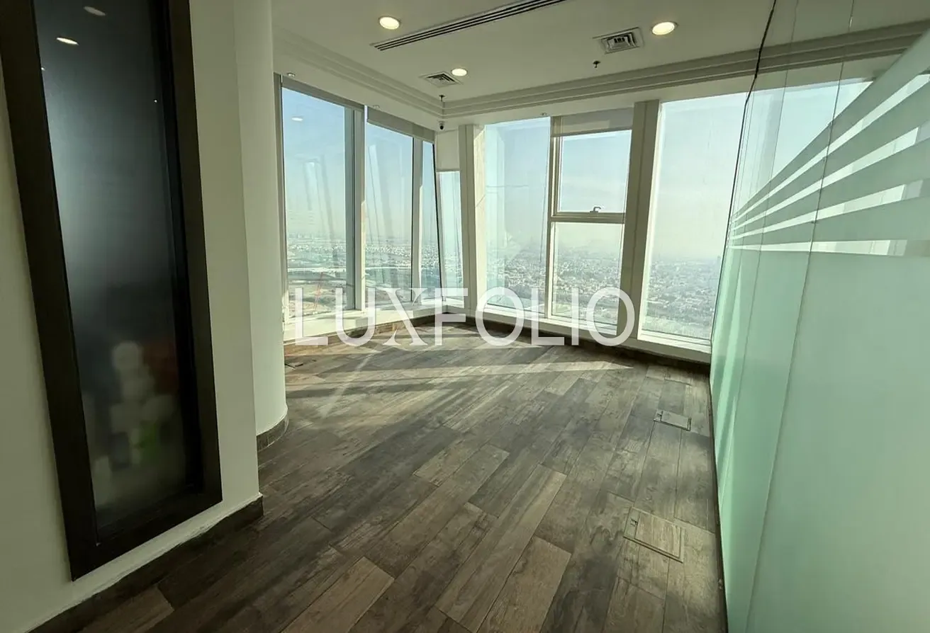 Exclusive Office Space | Vacant | 7 Parkings