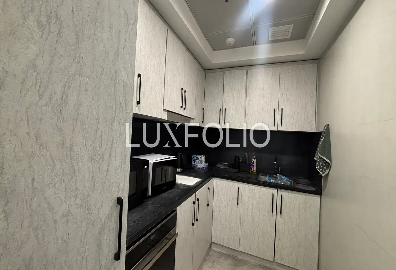 Exclusive Office Space | Vacant | 7 Parkings