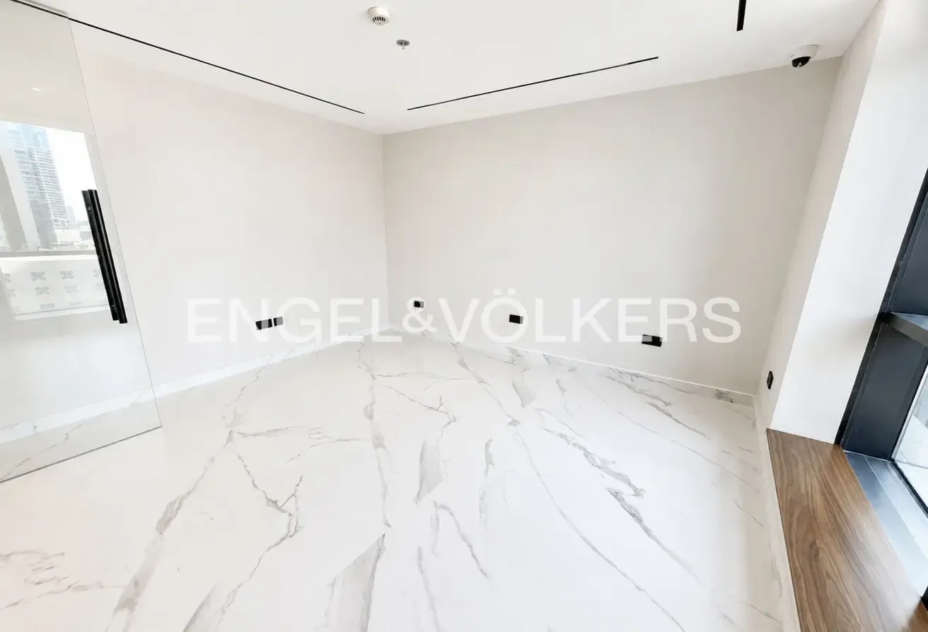 Brand New | Bright Work Space | Vacant Now