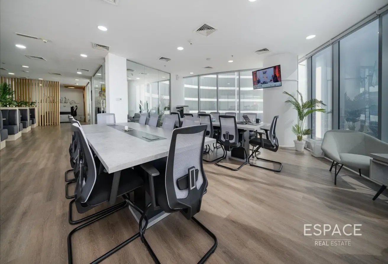 Premium Tower| 3 Parkings| Prime Location
