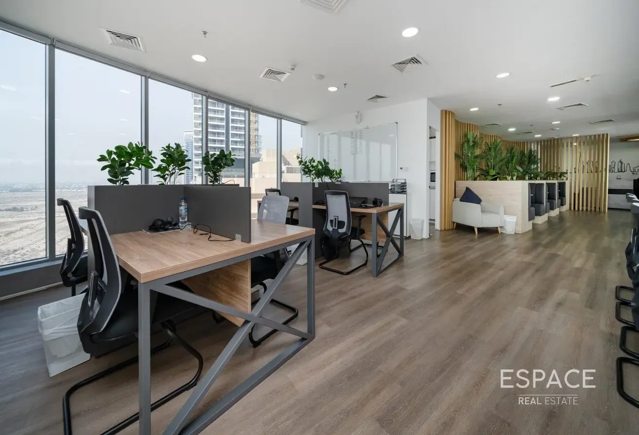Premium Tower| 3 Parkings| Prime Location