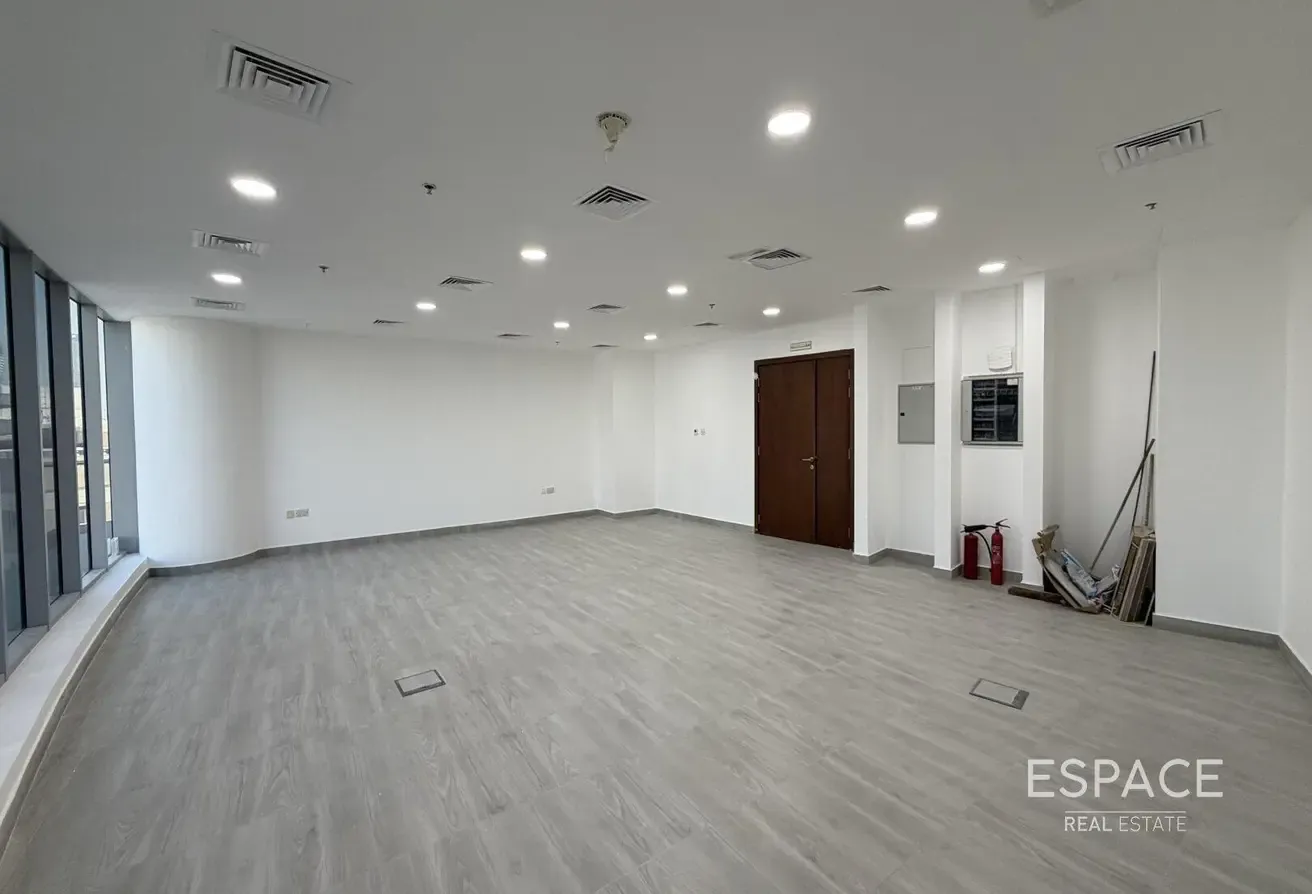 Vacant | 2 Parking Spaces | Unfurnished