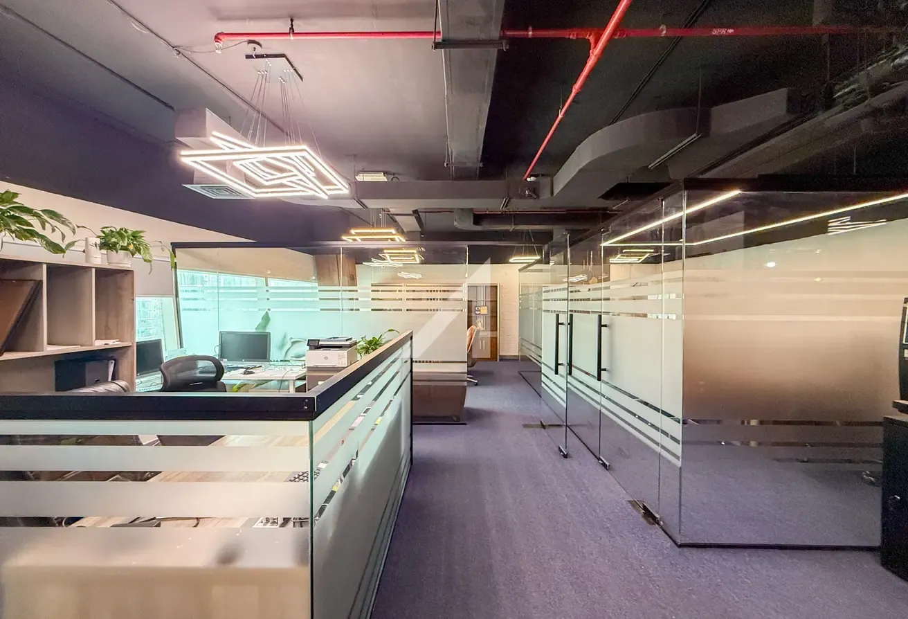 Prime Fitted Office | High Floor| Vacant