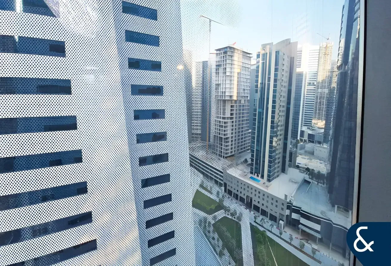 Market Price | Close To Metro | Modern Lobby