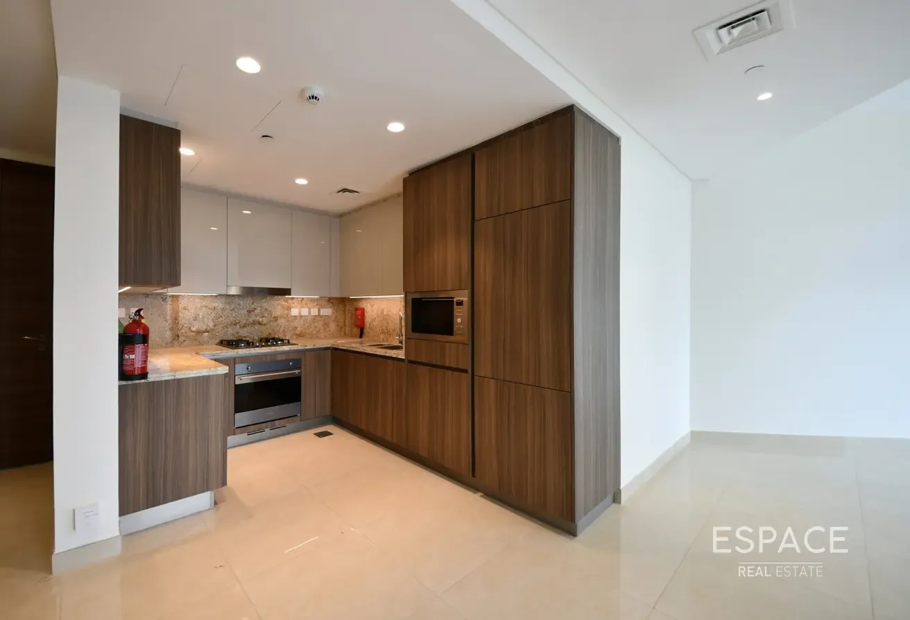 Huge 2 Plus Study |  Canal View | Vacant