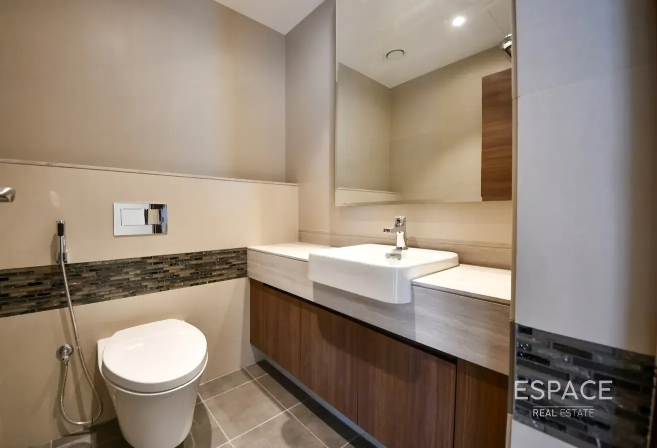 Huge 2 Plus Study |  Canal View | Vacant