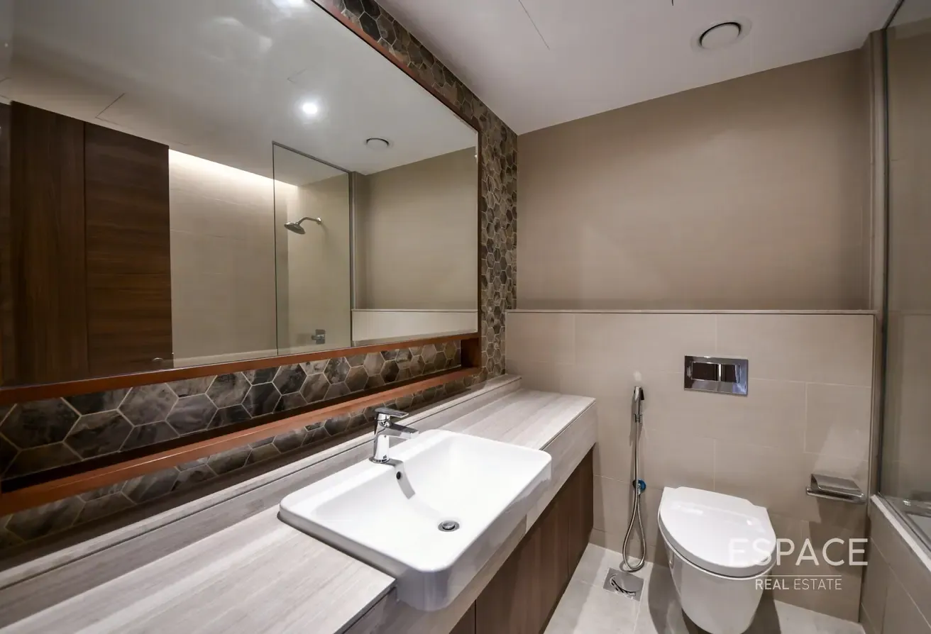 Huge 2 Plus Study |  Canal View | Vacant