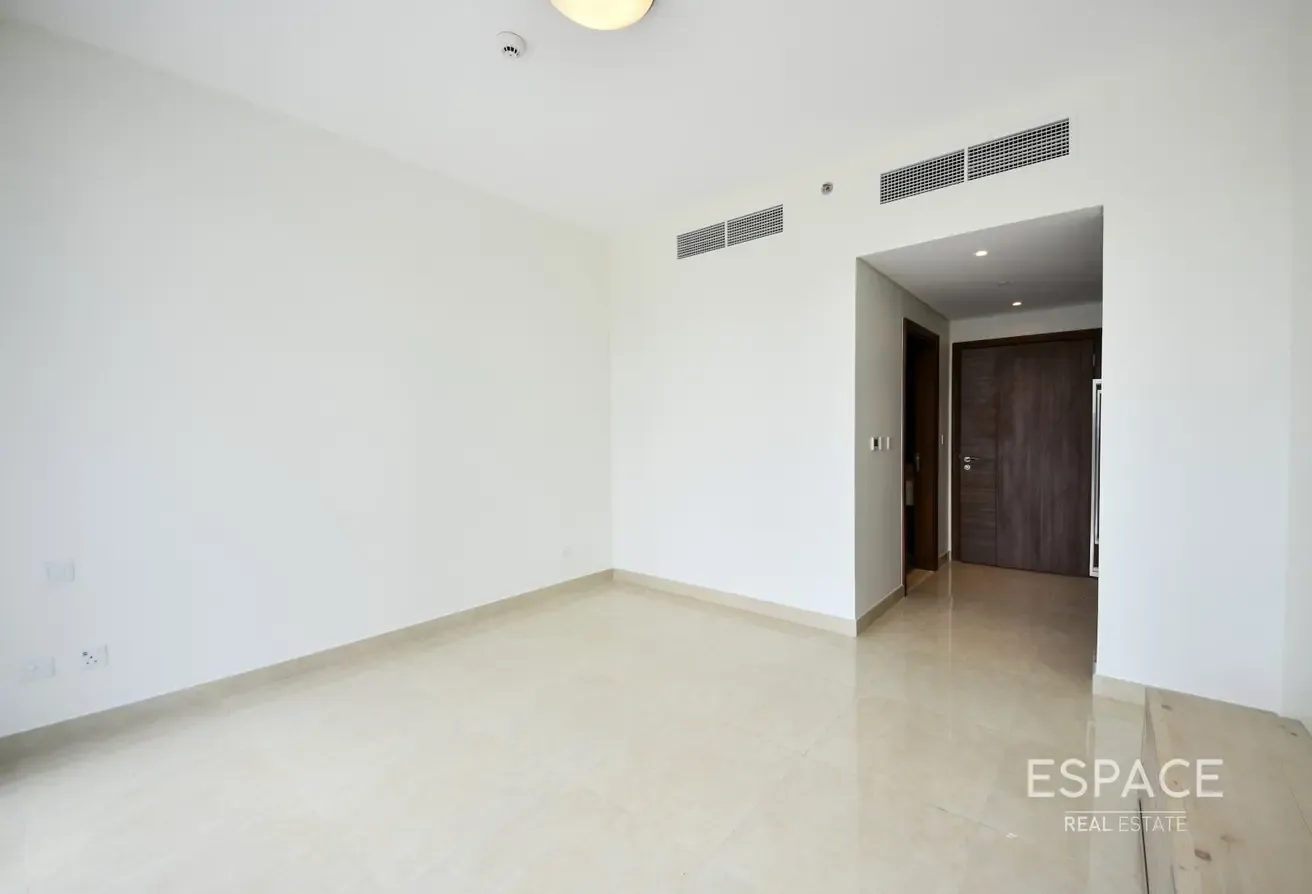 Huge 2 Plus Study |  Canal View | Vacant