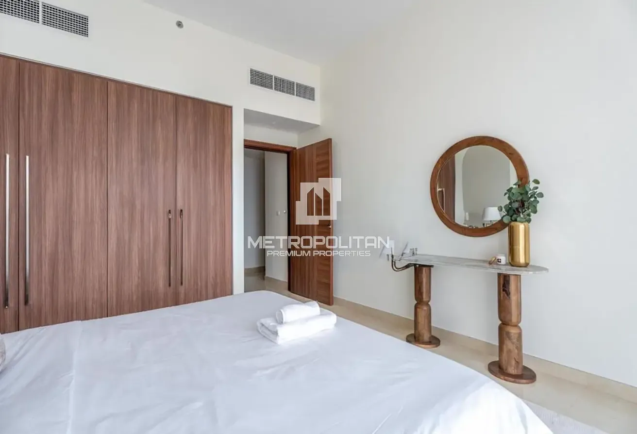 2 Beds Plus Study Room | Large Layout | Canal View