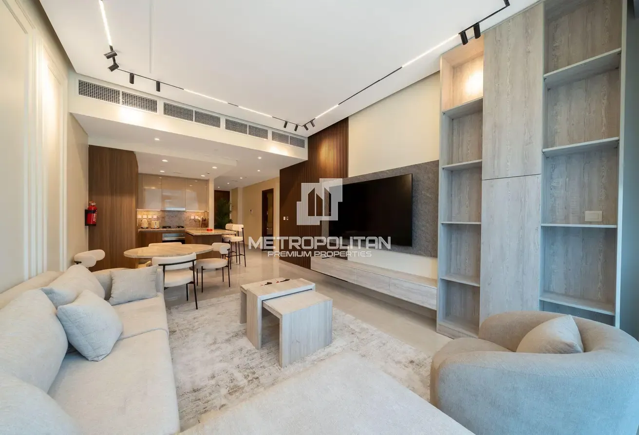 Upgraded | Furnished | Vacant | Canal View