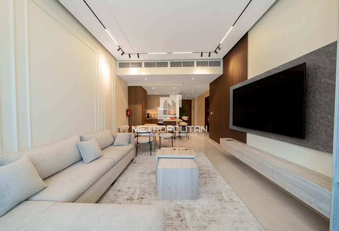 Upgraded | Furnished | Vacant | Canal View