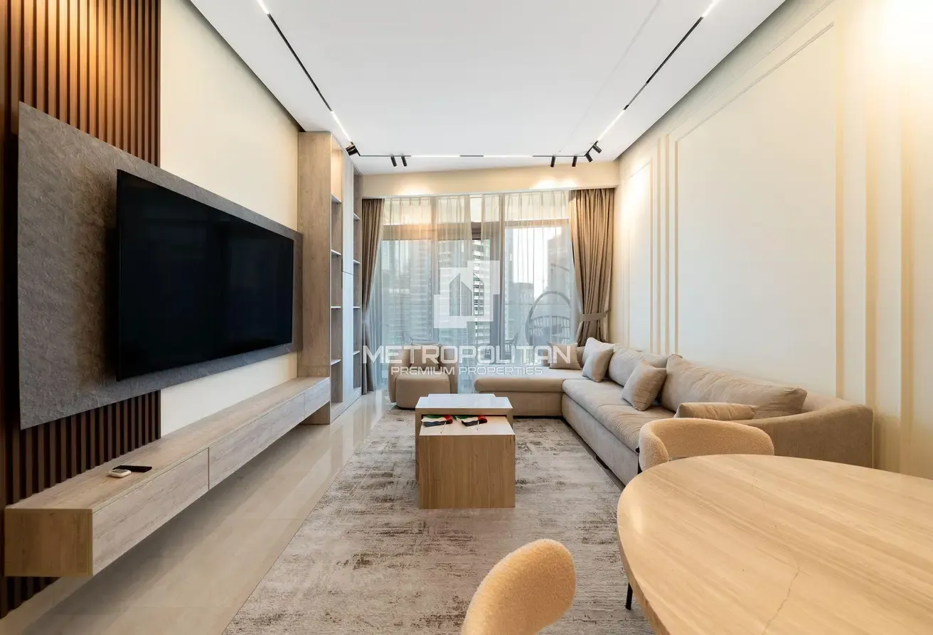 Upgraded | Furnished | Vacant | Canal View