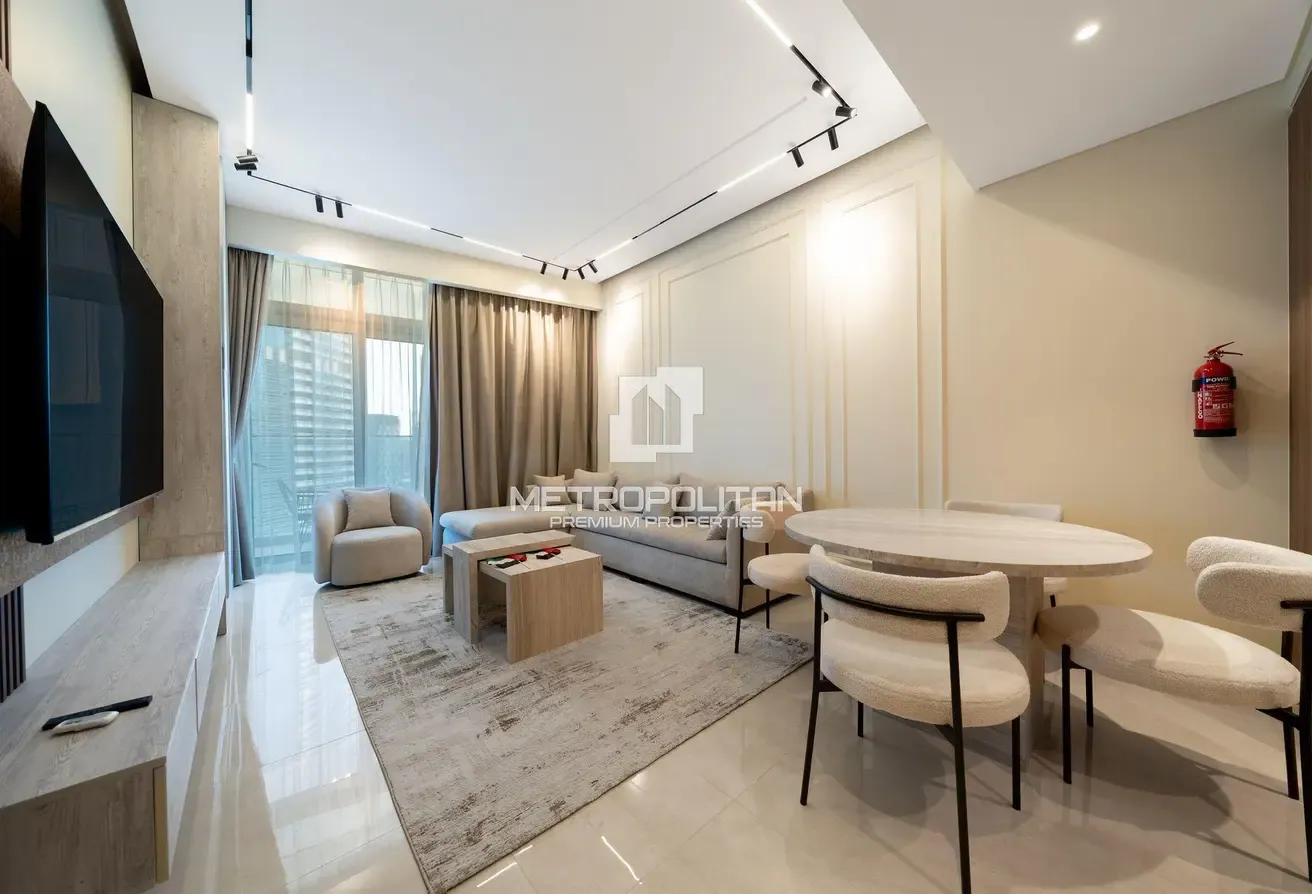 Upgraded | Furnished | Vacant | Canal View