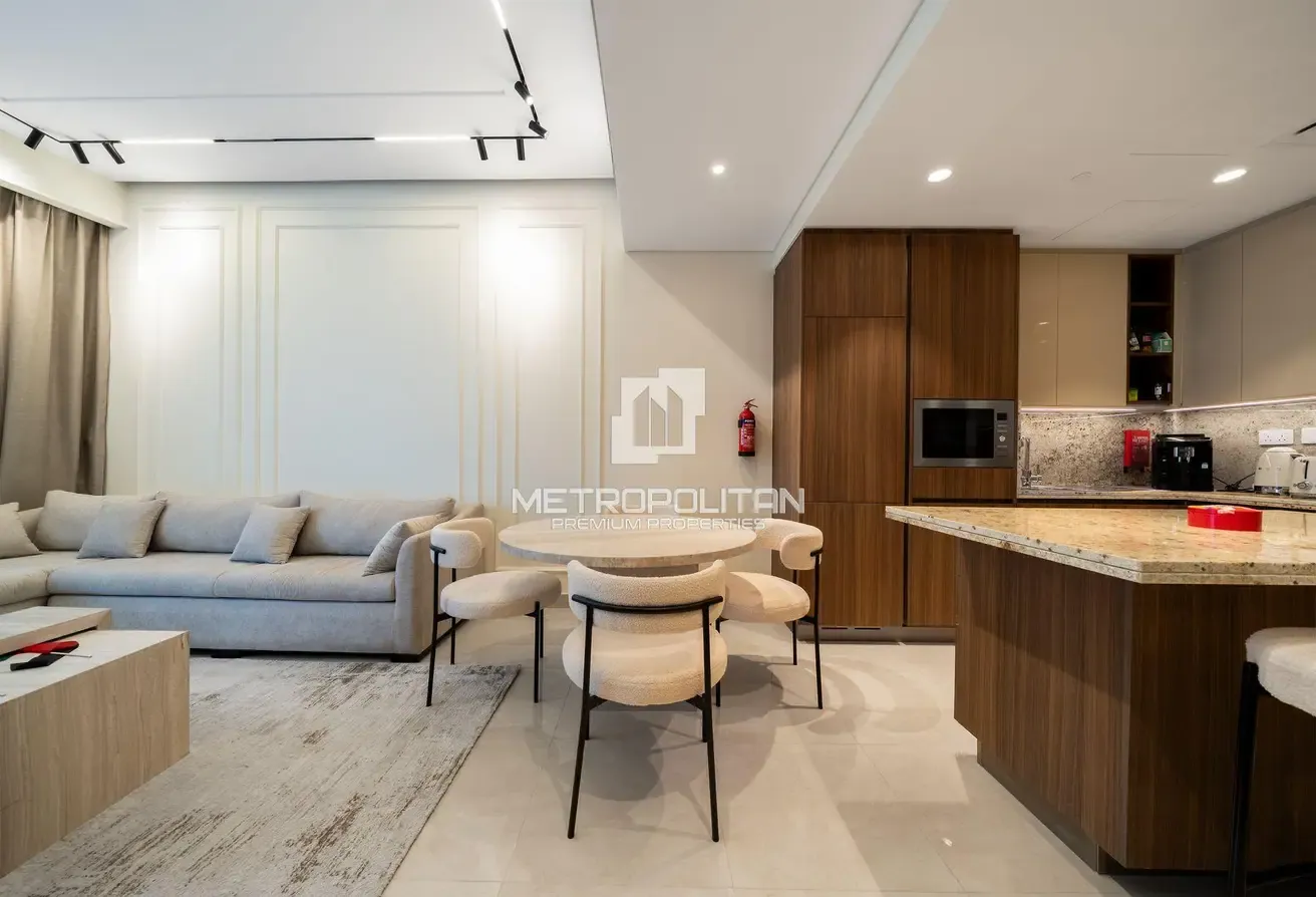 Upgraded | Furnished | Vacant | Canal View