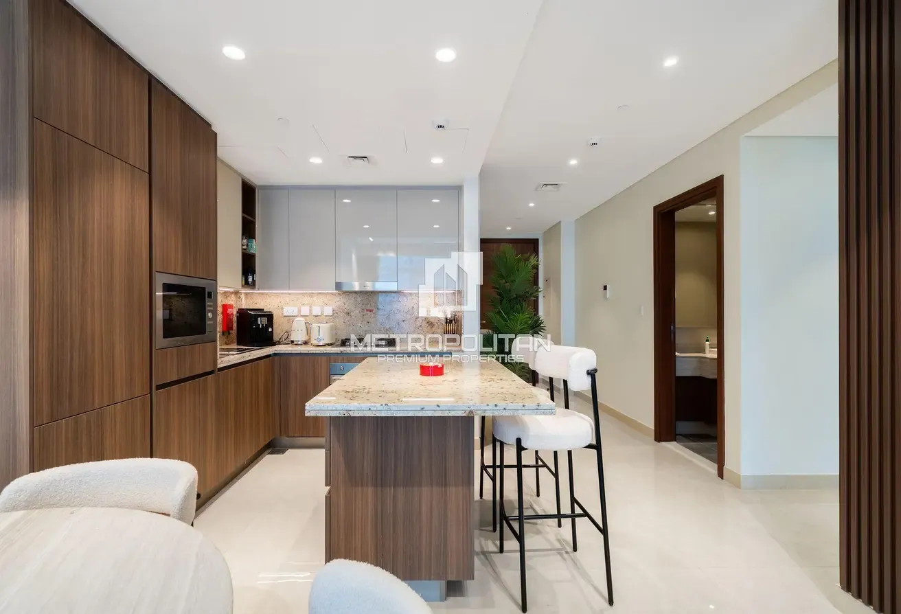 Upgraded | Furnished | Vacant | Canal View