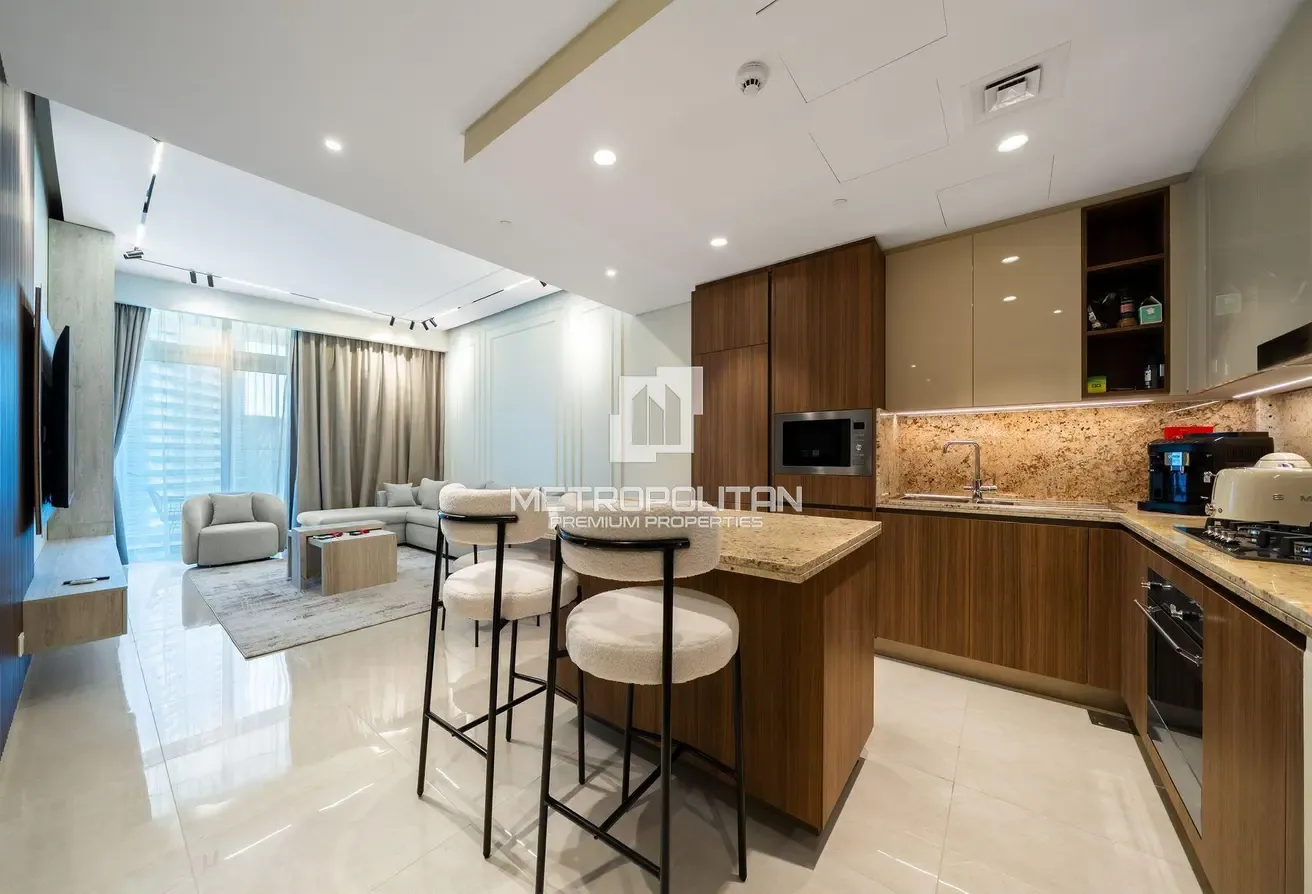 Upgraded | Furnished | Vacant | Canal View