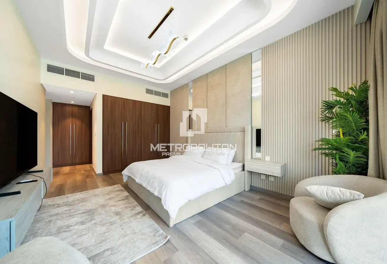 Upgraded | Furnished | Vacant | Canal View