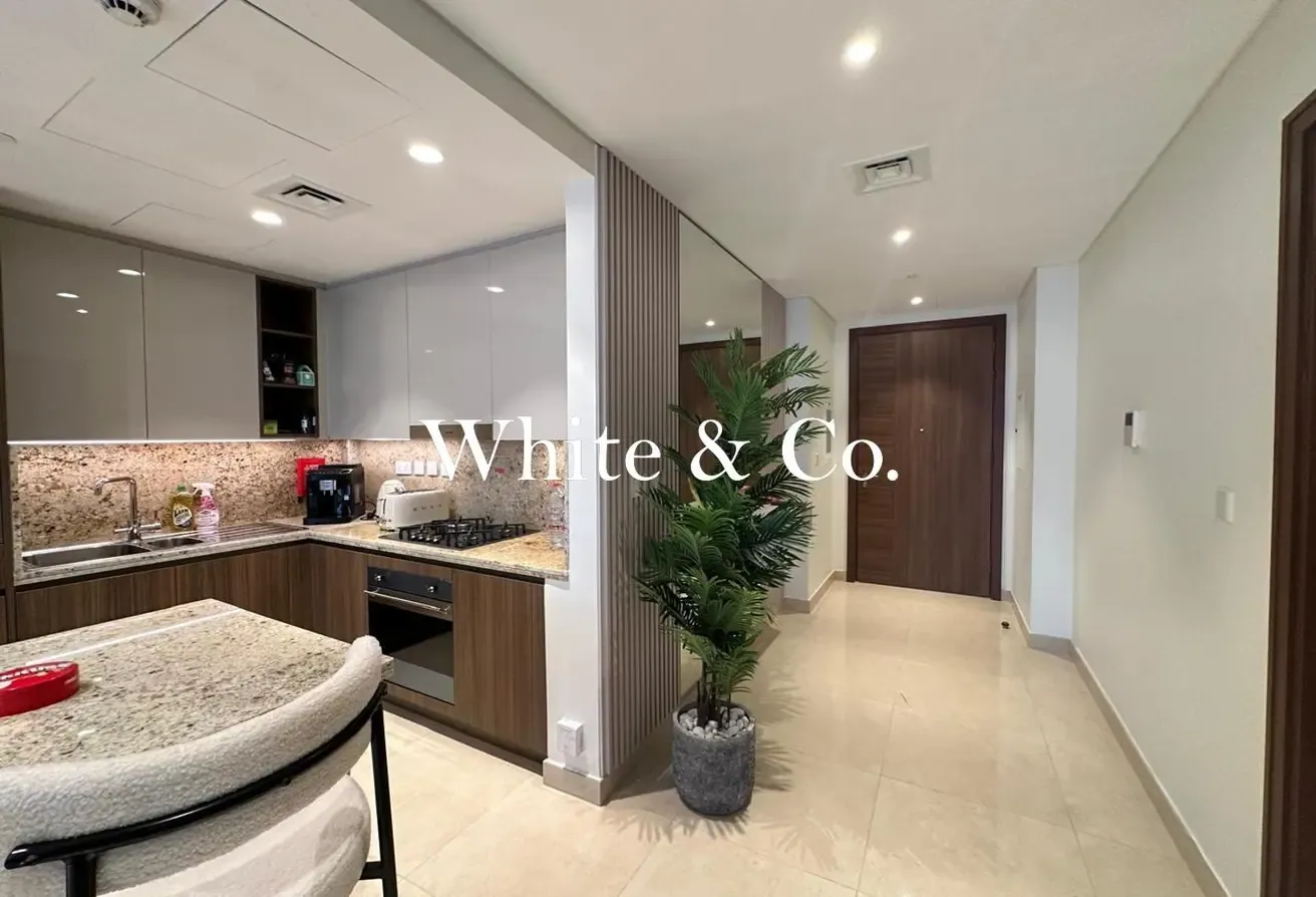 Fully Furnished | Upgraded | Canal View