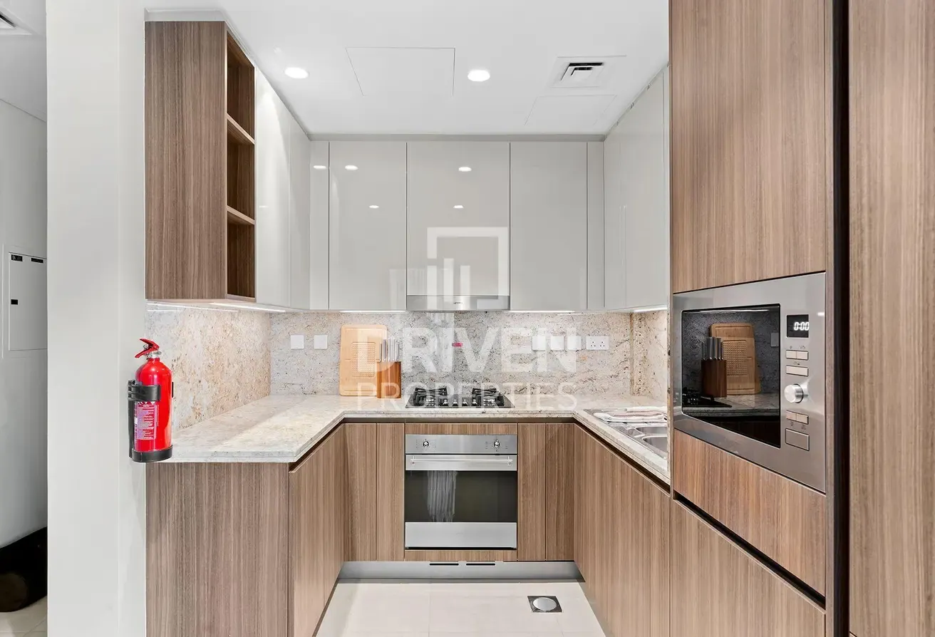 Fully Furnished | Ready to move in | Mid Floor