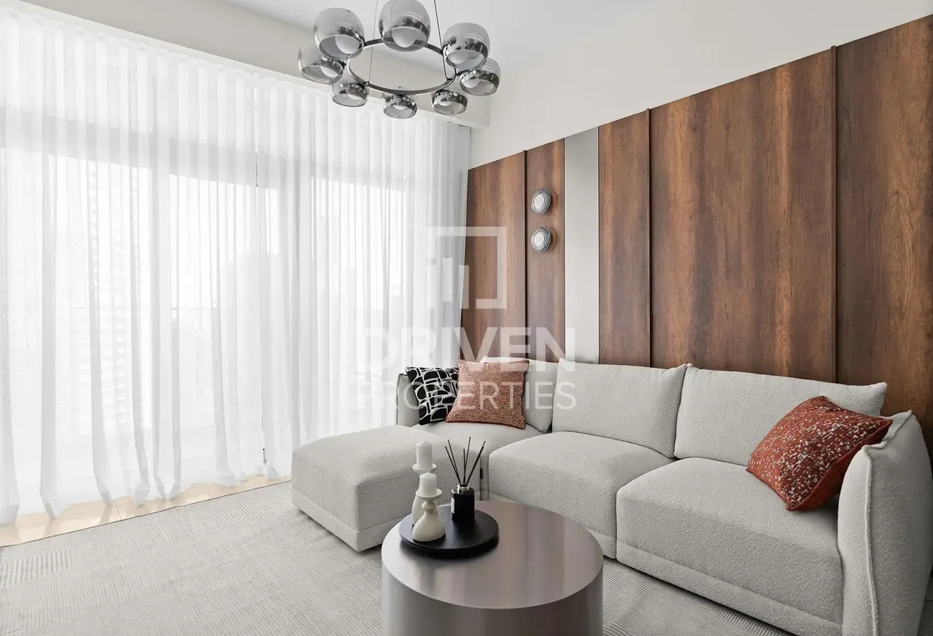 Fully Furnished | Ready to Move in | Mid Floor