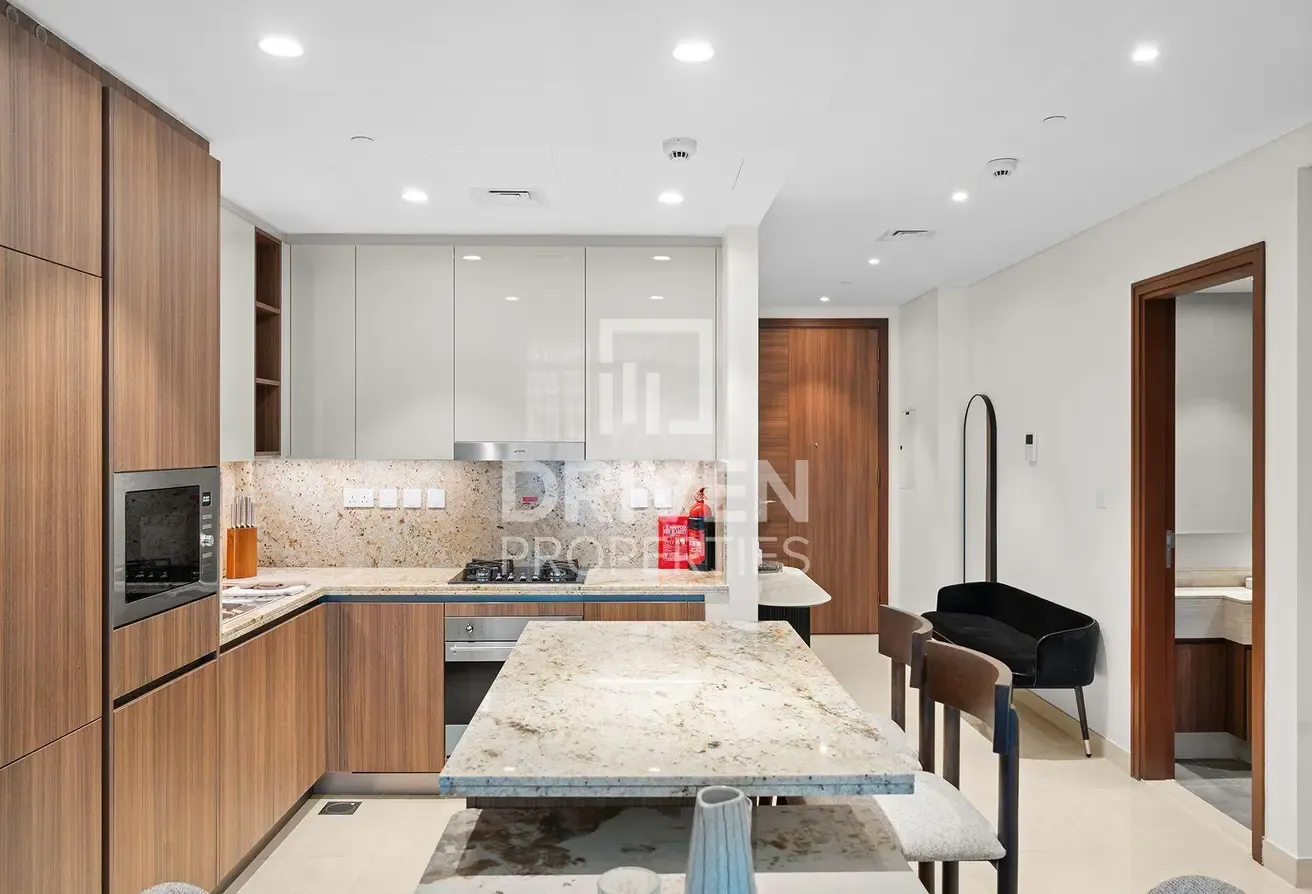 Fully Furnished | Ready to Move in | Mid Floor