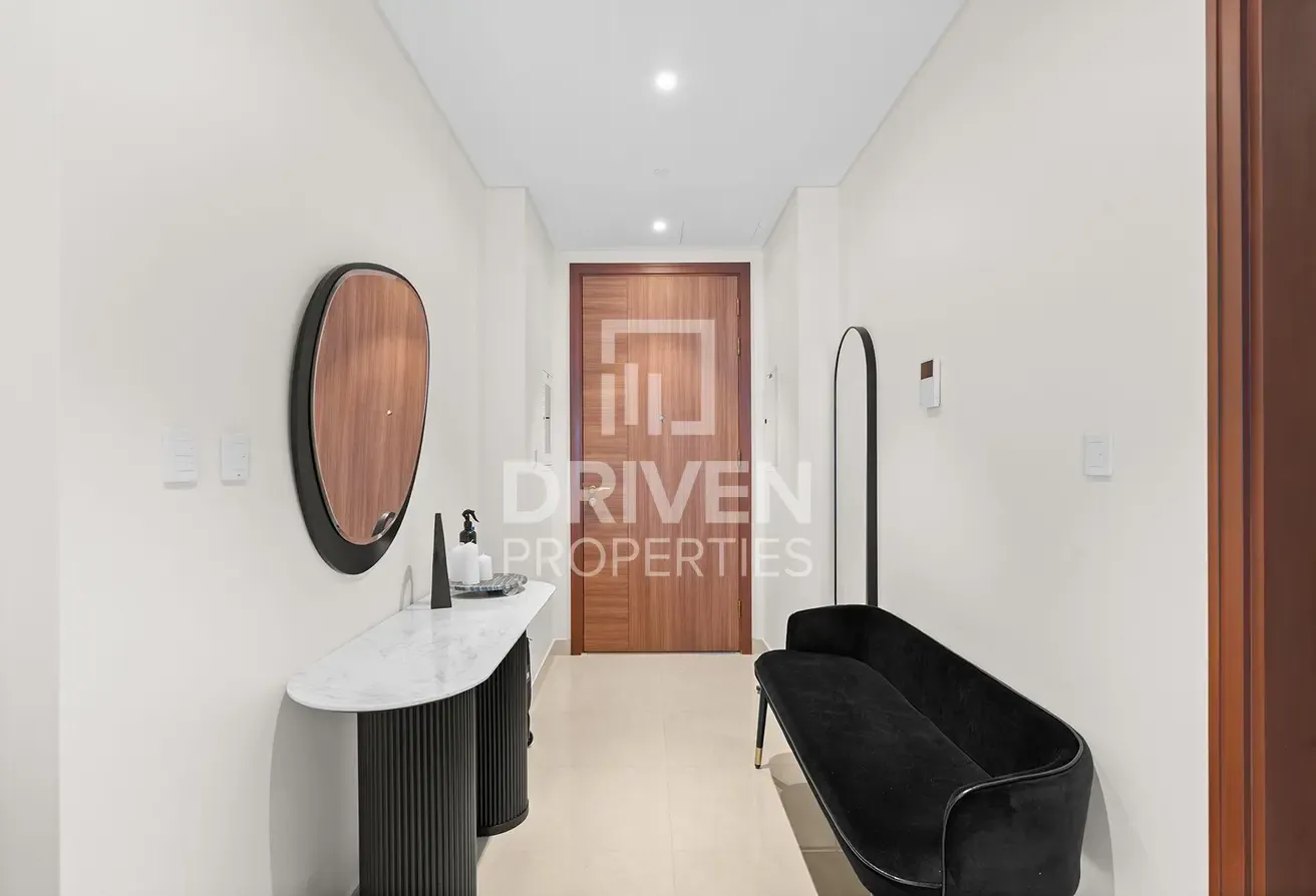 Fully Furnished | Ready to Move in | Mid Floor