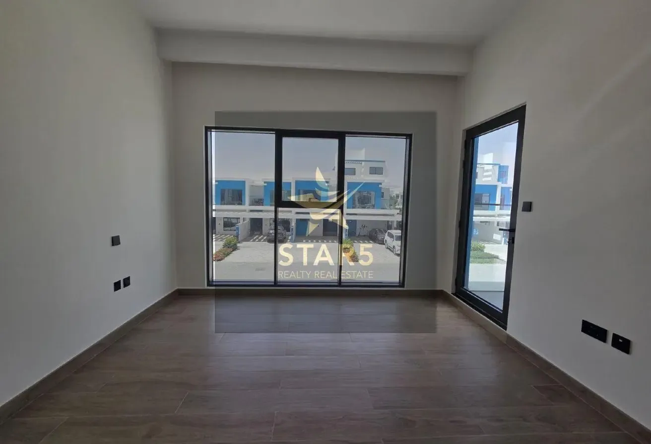 Single Row | Close to entry and Pool | Rented