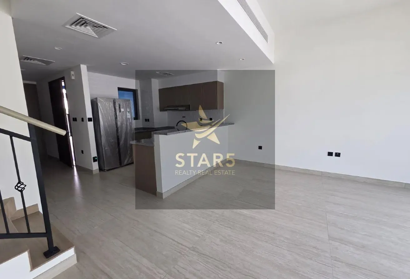 Single Row | Close to entry and Pool | Rented