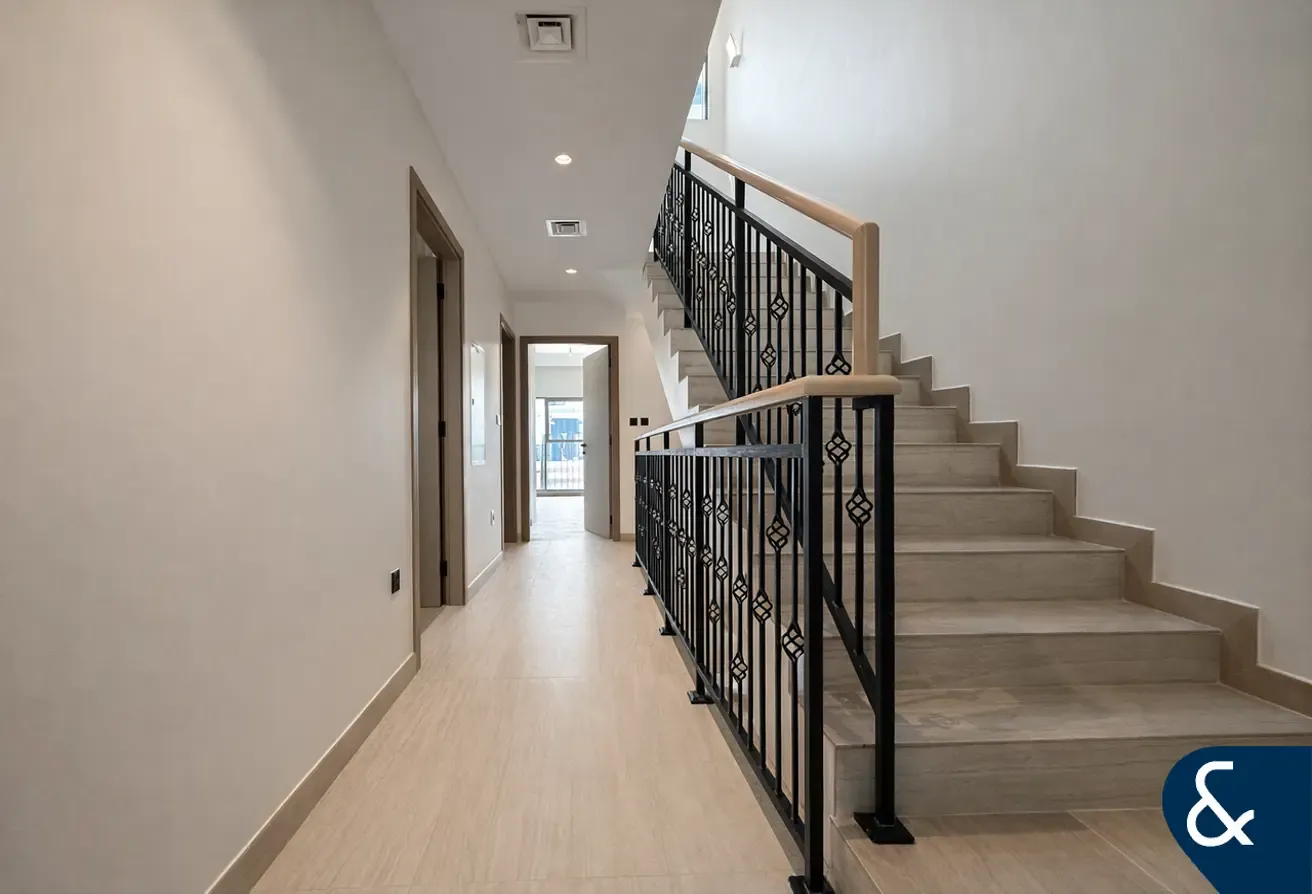3,294 Plot | On Park | Best Location