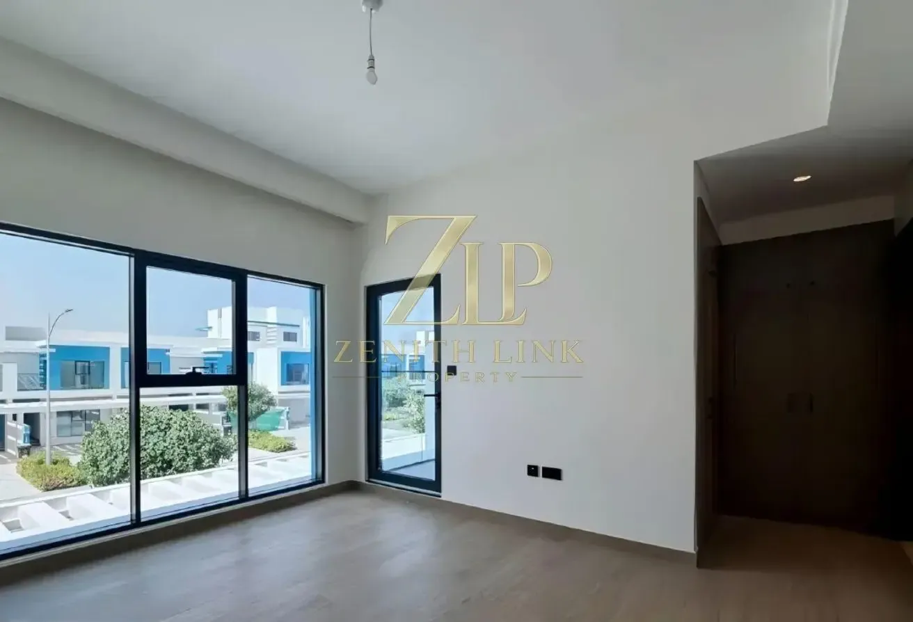 Vacant & Brand New | Spacious & Luxury Townhouse