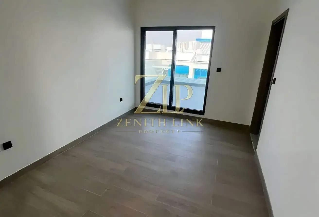 Vacant & Brand New | Spacious & Luxury Townhouse