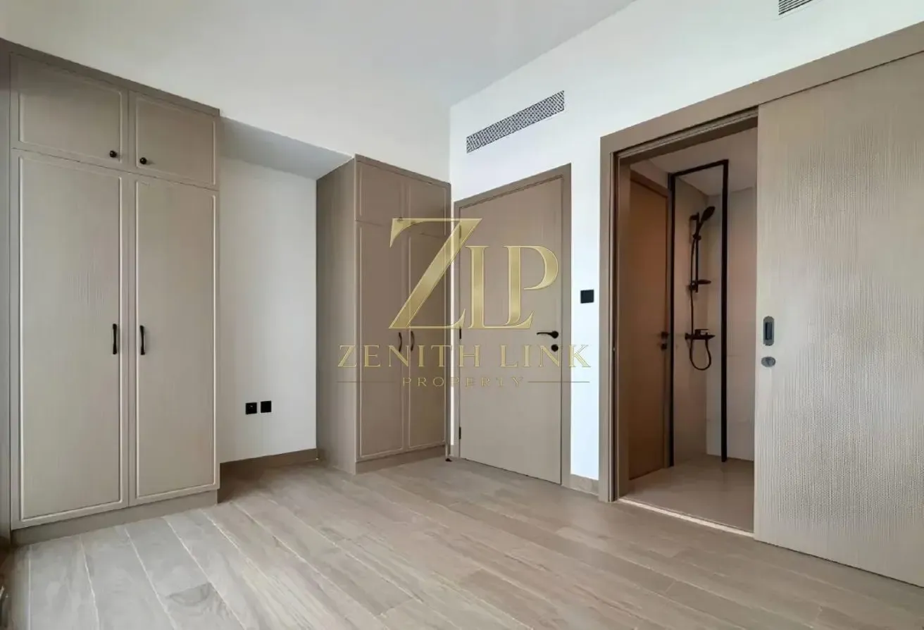 Vacant & Brand New | Spacious & Luxury Townhouse