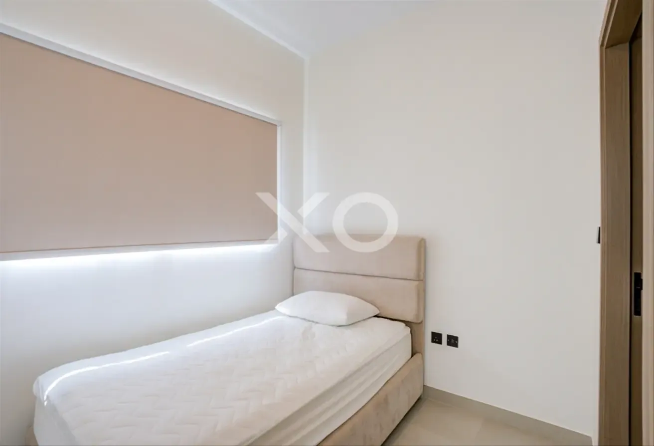 5BR |  End Corner TH | Landscape Garden