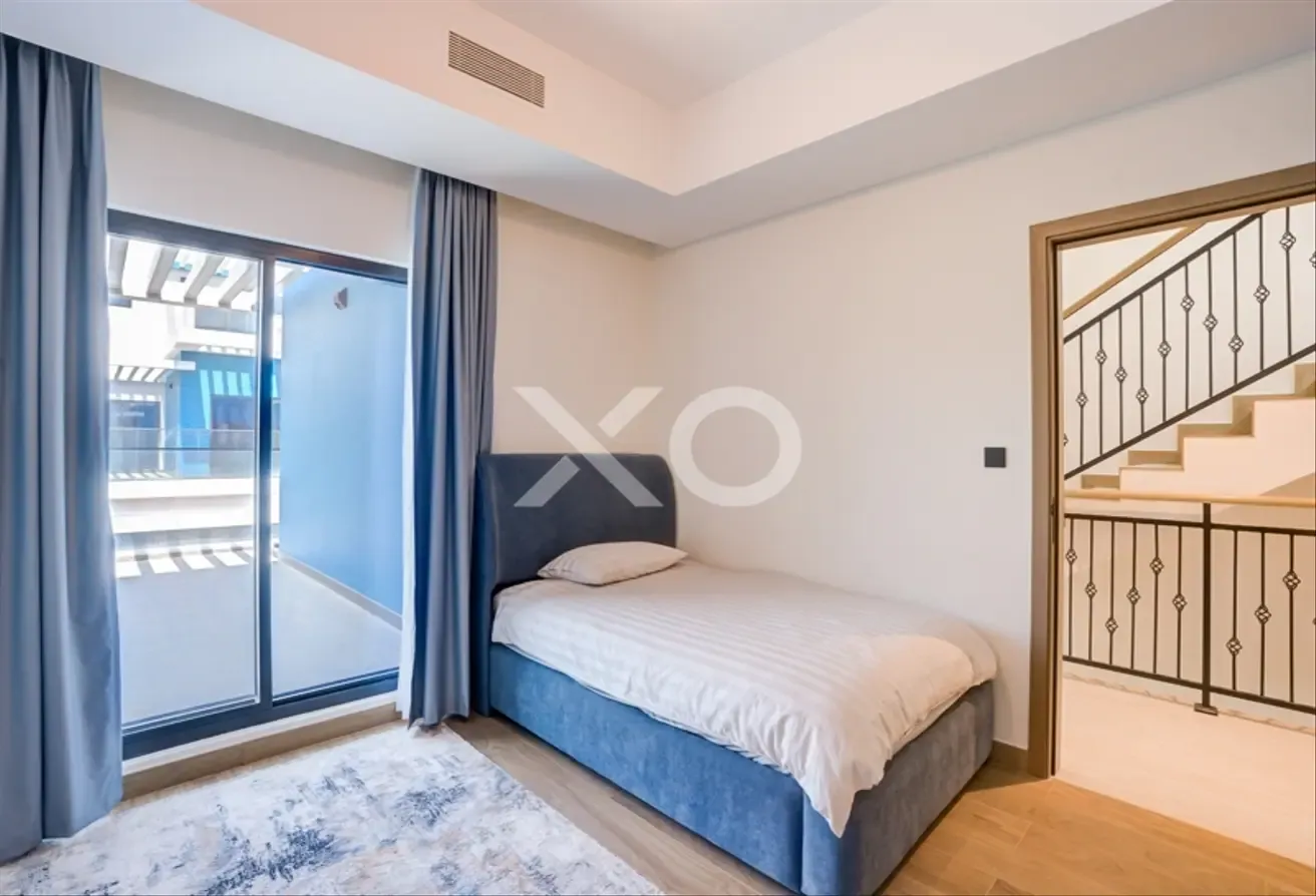 5BR |  End Corner TH | Landscape Garden