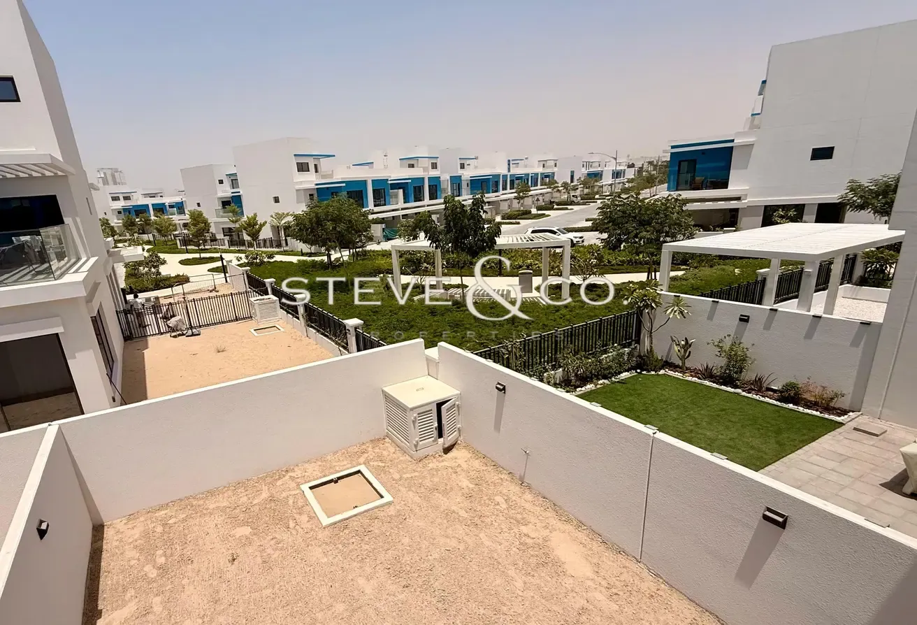 Single Row | Near to Pool and Park | Keys in Hand