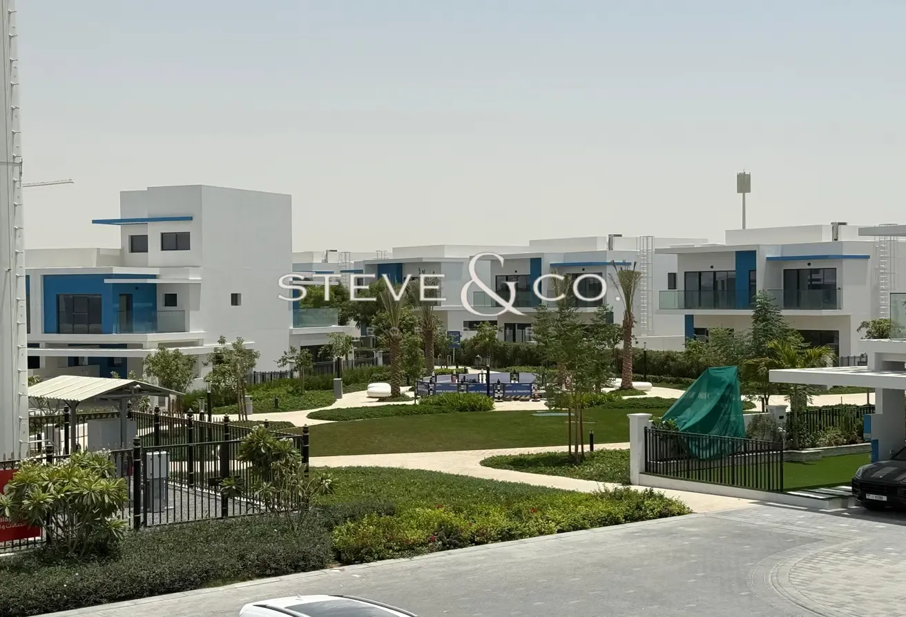 Single Row | Near to Pool and Park | Keys in Hand