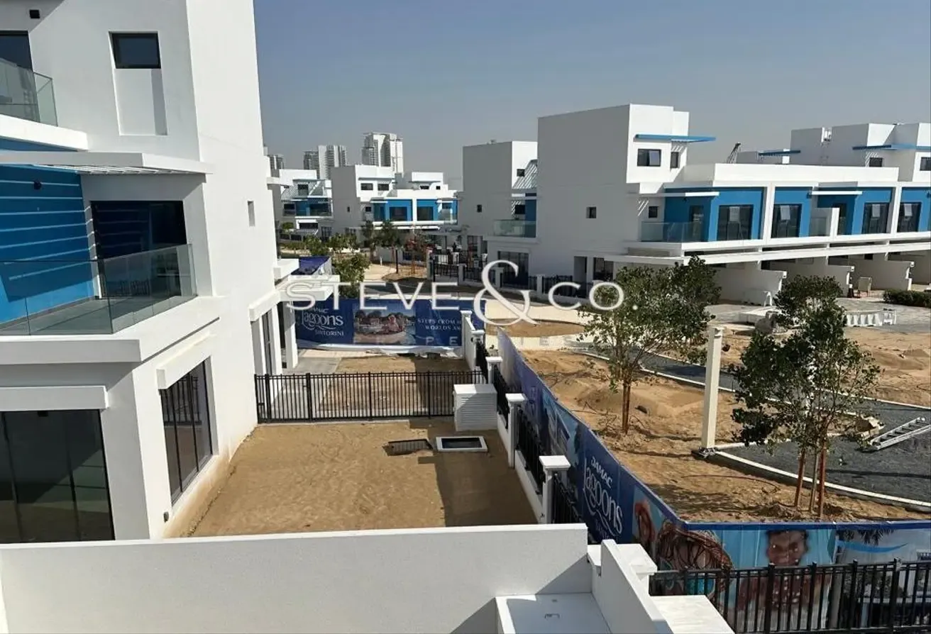 Single Row | Near to Pool and Park | Keys in Hand