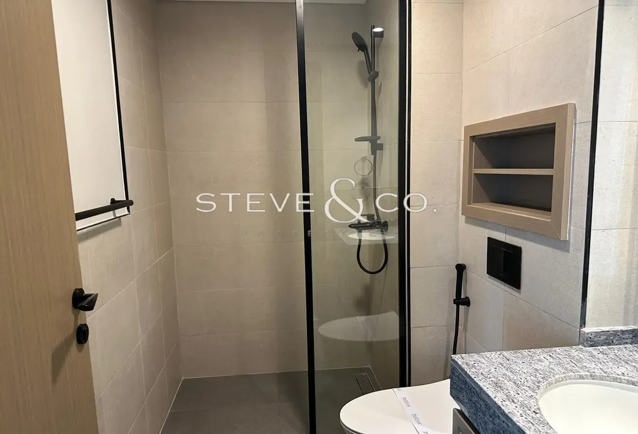 Single Row | Near to Pool and Park | Keys in Hand